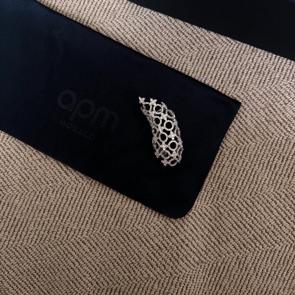 APM MONACO SINGLE MÉTÉORITES & CIRCLES EAR CUFF